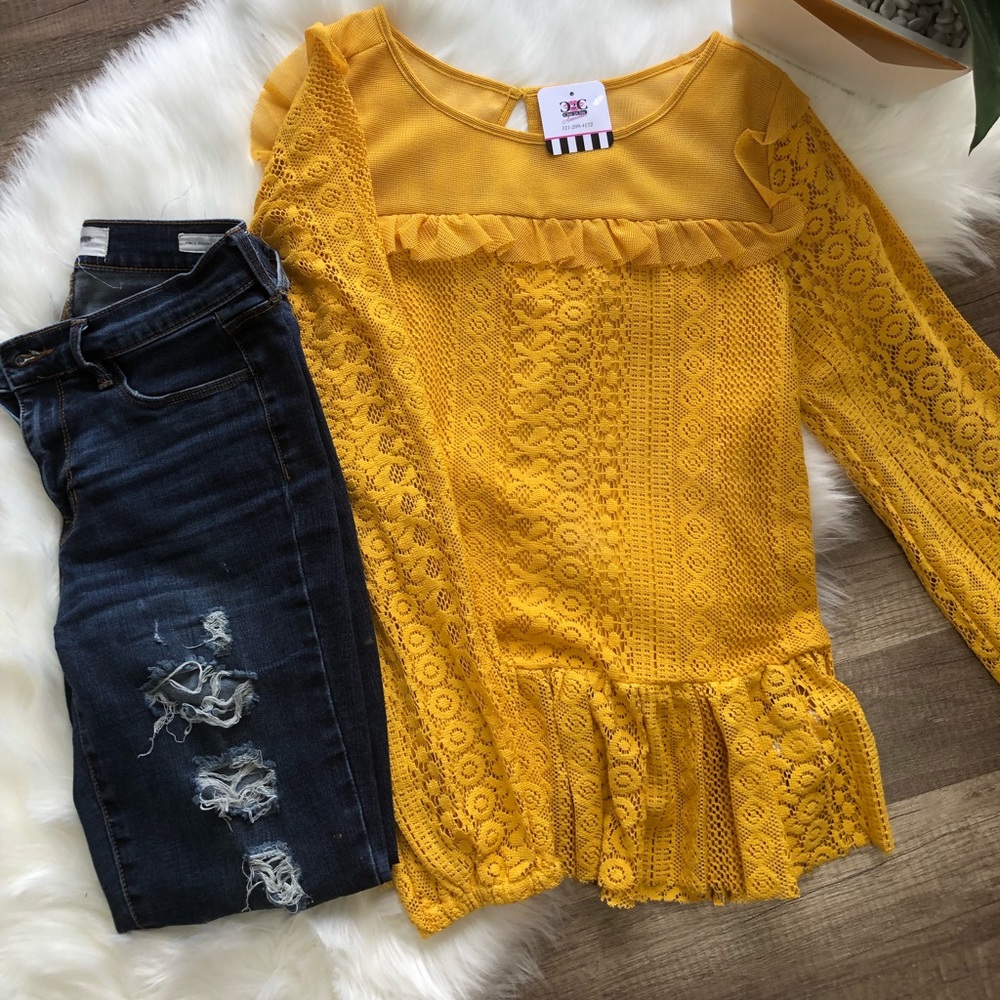 Lace Top 💛💛 - Picture 2 of 2